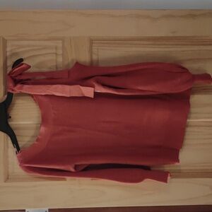 Pinkish open-shoulder sweater with tie